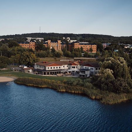 Hasse Pa Sjoekanten Hotell & Restaurang Jonkoping Bagian luar foto