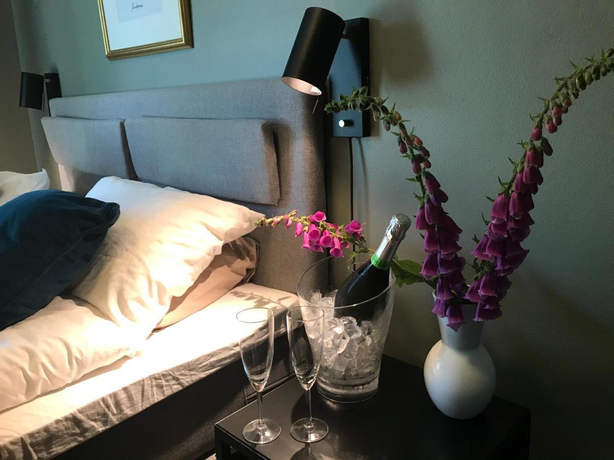 Hasse Pa Sjoekanten Hotell & Restaurang Jonkoping Bagian luar foto