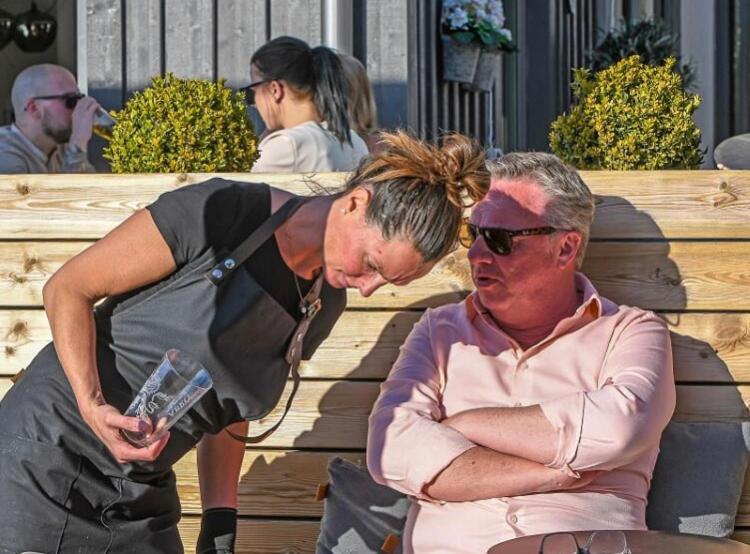 Hasse Pa Sjoekanten Hotell & Restaurang Jonkoping Bagian luar foto