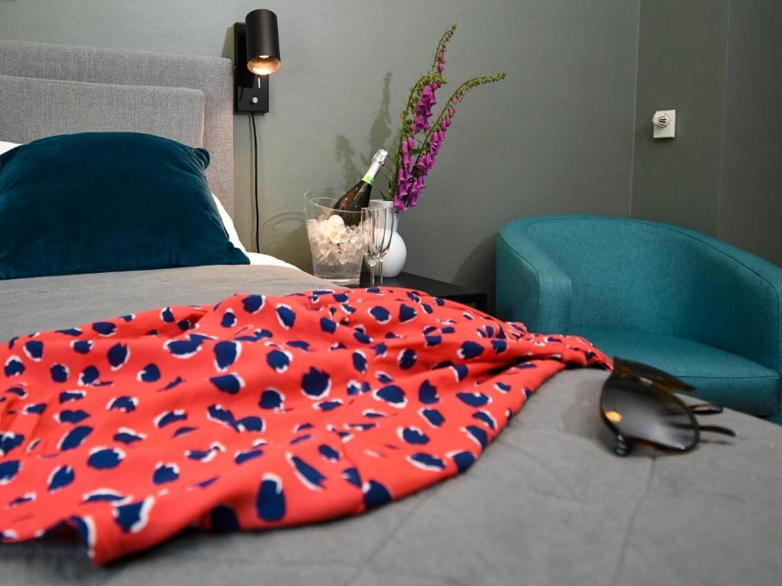 Hasse Pa Sjoekanten Hotell & Restaurang Jonkoping Bagian luar foto