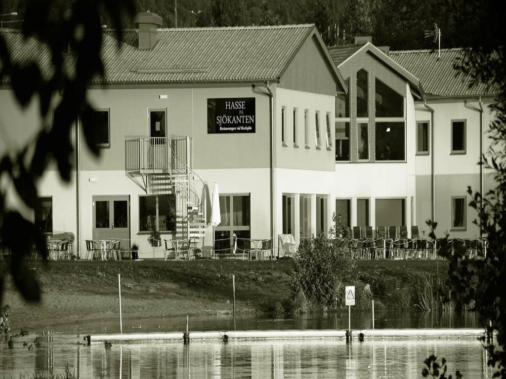 Hasse Pa Sjoekanten Hotell & Restaurang Jonkoping Bagian luar foto