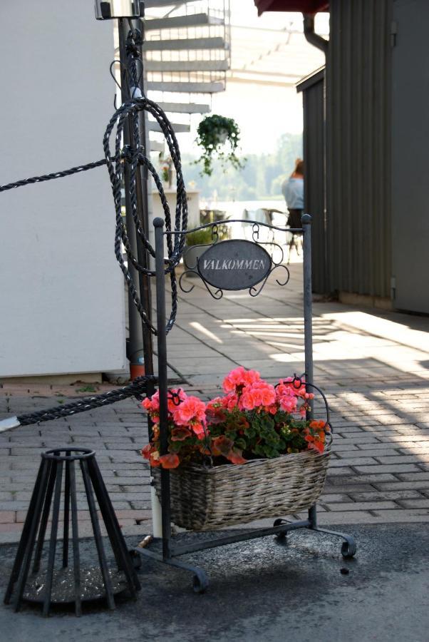 Hasse Pa Sjoekanten Hotell & Restaurang Jonkoping Bagian luar foto